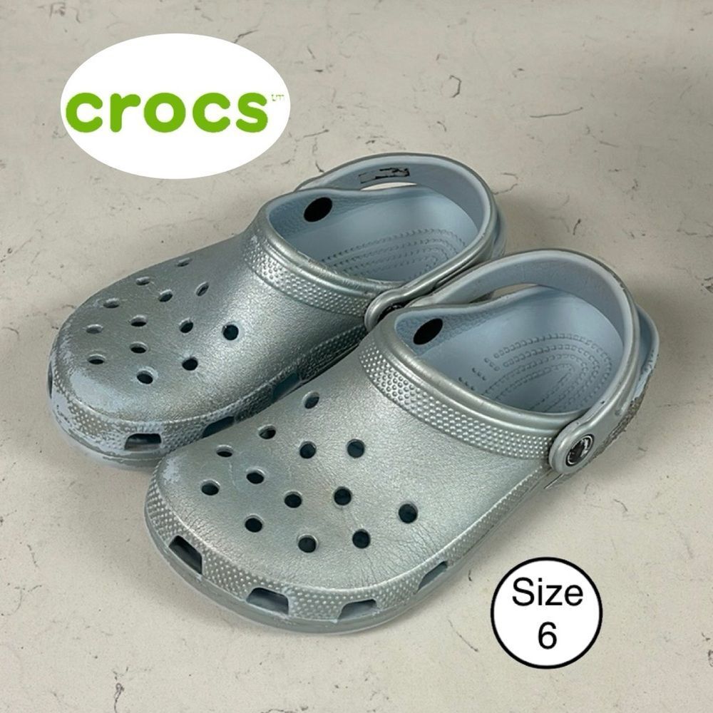 Crocs CLASSIC METALLIC CLOG Unisex Woman’s Size 6 Light Blue -Pale Blue Metallic